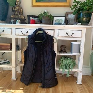Athleta vest, practically new! Size medium
